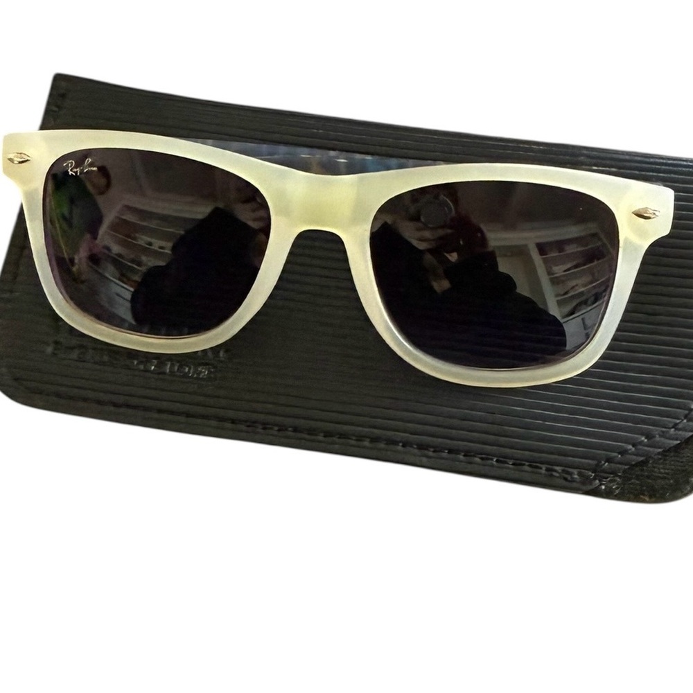 Ray Ban Original Wayfarer Frosted White Graffiti Sunglasses With Case